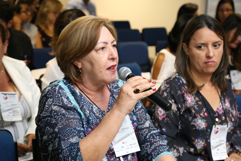 A secretária de educação de Paracatu (Noroeste de Minas), Fátima Ulhoa, disse estar satisfeita e esperançosa com a prioridade do TCE na área da Educação ( Foto: Karina Camargos Coutinho)
